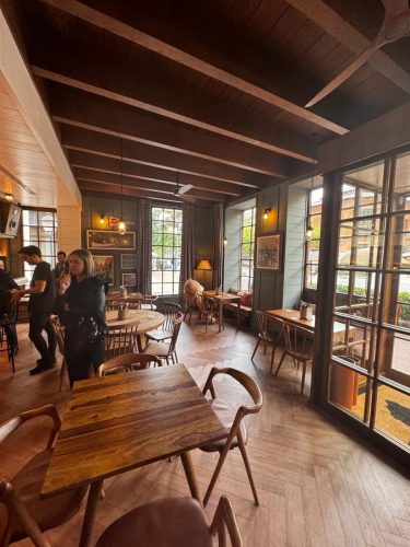 HUNDRED BURGERS-LOCALES MADRID (2)